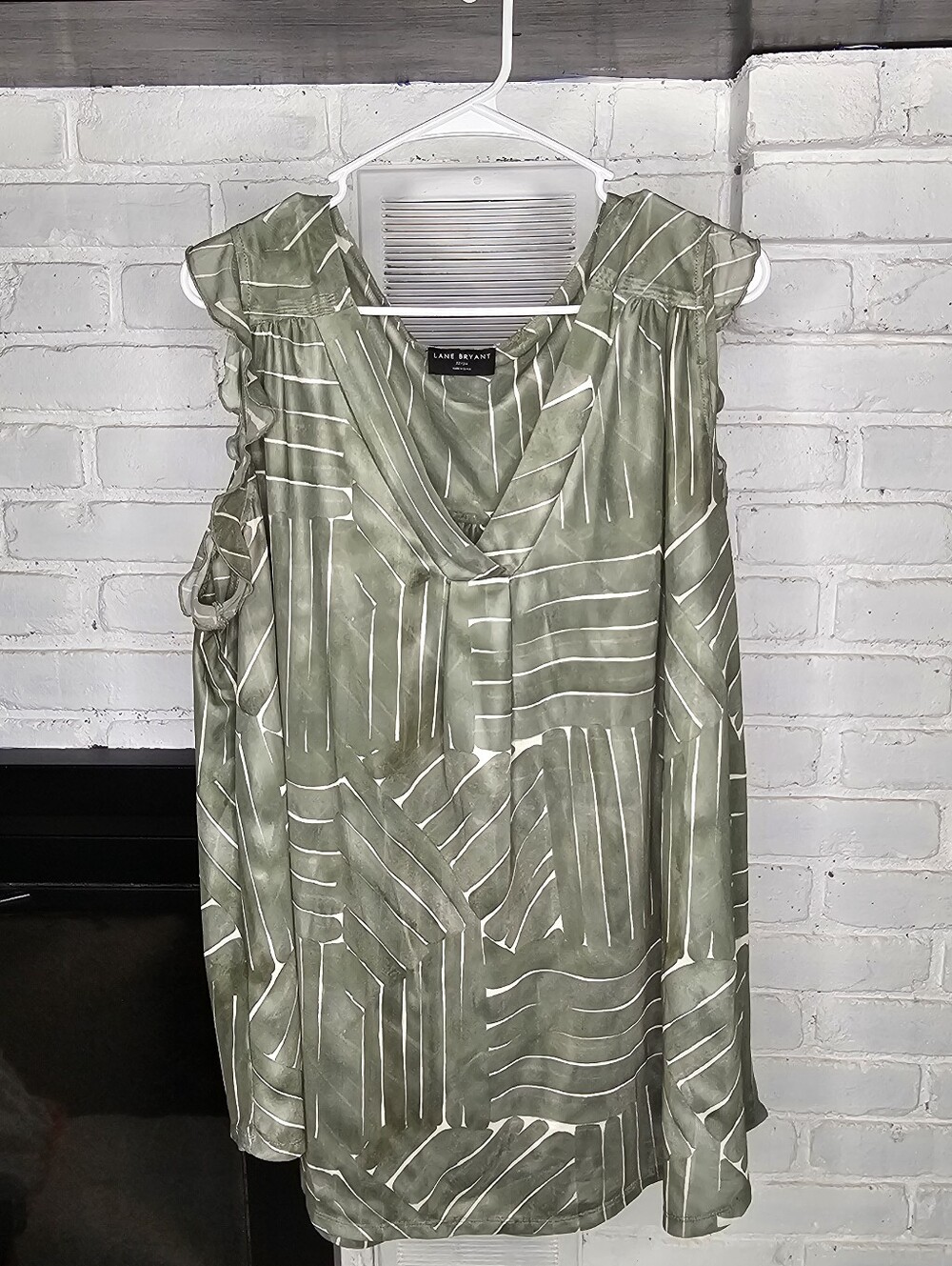 Lane Bryant Olive Green Printed V-Neck Sleeveless Blouse